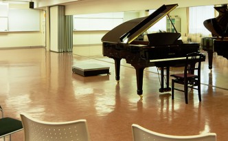 京都堀川音楽高等学校　音楽･ピアノ練習室　内観画像